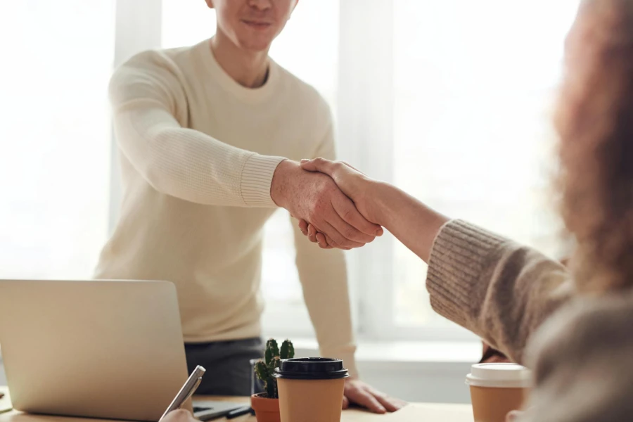 Literary Agents vs Direct Submissions Comprehensive Guide